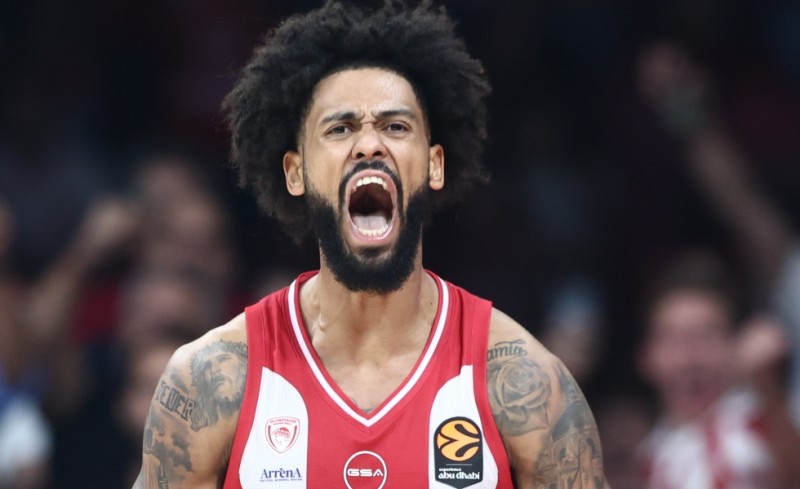 «Mε το μαχαίρι στα δόντια» από την αρχή ο Θρύλος!