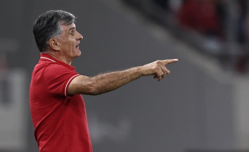 «Δύσκολη έδρα και… προπονητής»