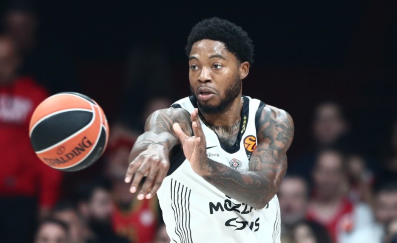 «Αυτό είναι το συμβόλαιο που προσφέρει ο Ολυμπιακός στον Τζόουνς»