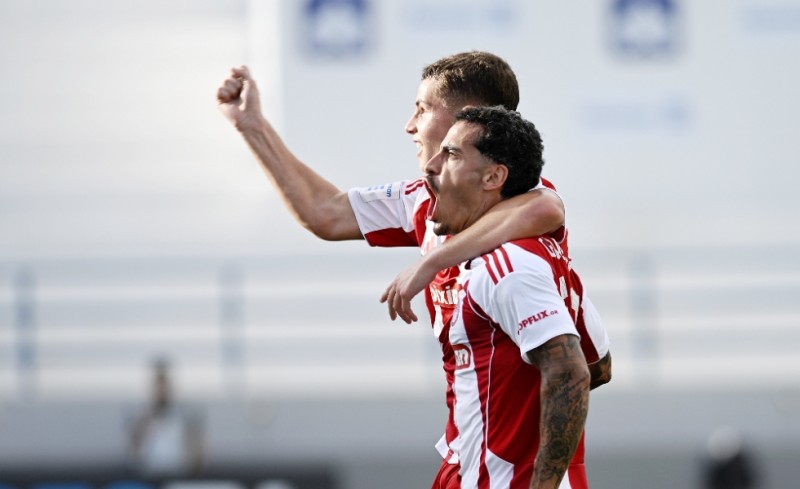 Επιστρέφει στις σταθέρες του