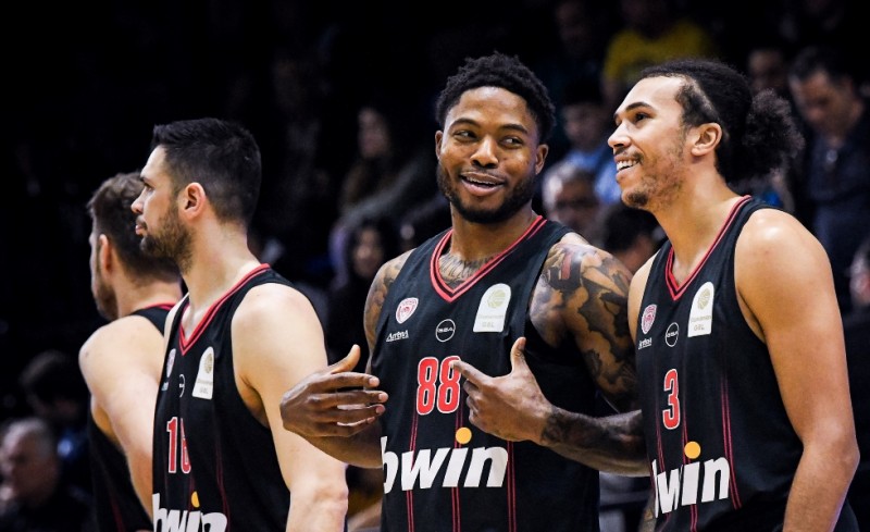 Για το «διπλό» στο Ντουμπάι ο Θρύλος!