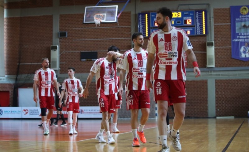 Με την πλάτη στον τοίχο...