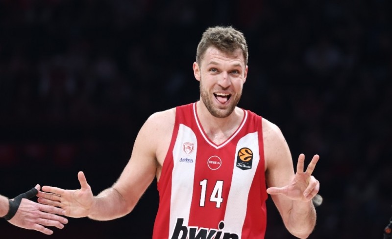 Βεζένκοφ: «Πολύ παθιασμένος o Mπαρτζώκας, μόνο οι τίτλοι είναι επιτυχία στον Ολυμπιακό»