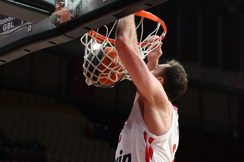 Τρομερός Μιλουτίνοφ, ξανά MVP