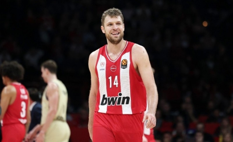 MVP της regular season ο Βεζένκοφ!