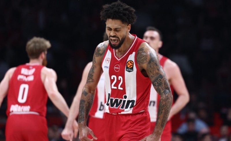 Δεν το κουνάει από το Λιμάνι ο Τάϊλερ!