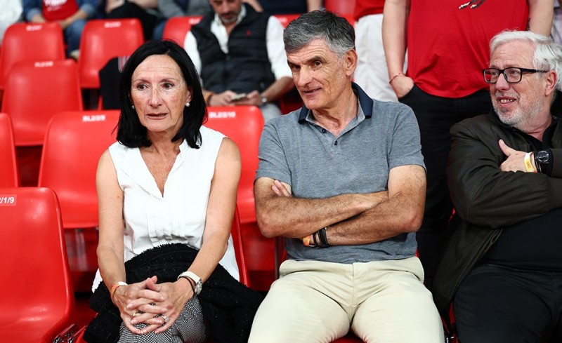 Αποθέωση για Μεντιλίμπαρ στο ΣΕΦ