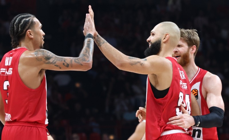 Και τώρα που είναι στη θέση του, δεν πέφτει με τίποτα ο Θρύλος!