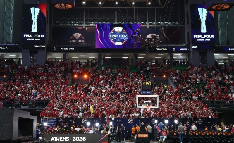 14.000 «ερυθρόλευκοι» έχουν μετατρέψει το ΟΑΚΑ σε... ΣΕΦ!