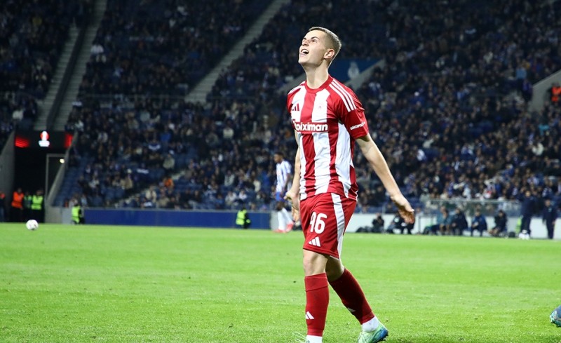 Επίσημα στη Χαλ ο Μουζακίτης