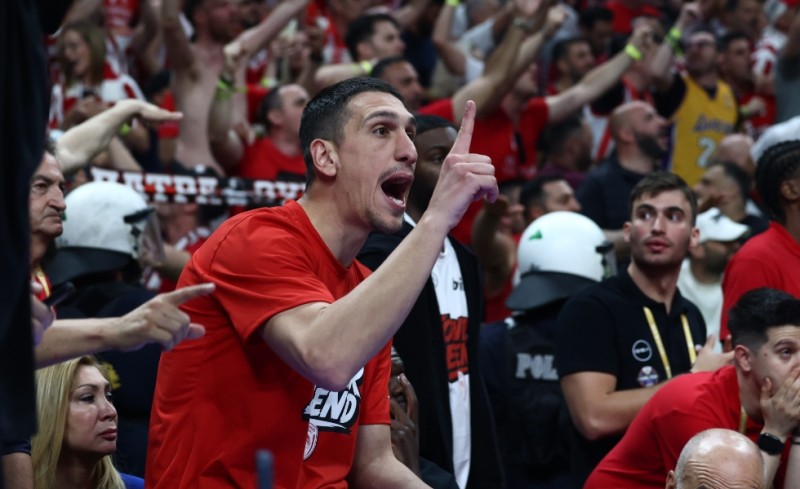Ολυμπιακός σε Λαρεντζάκη: «Σε ευχαριστούμε, Κόμπρα!» 